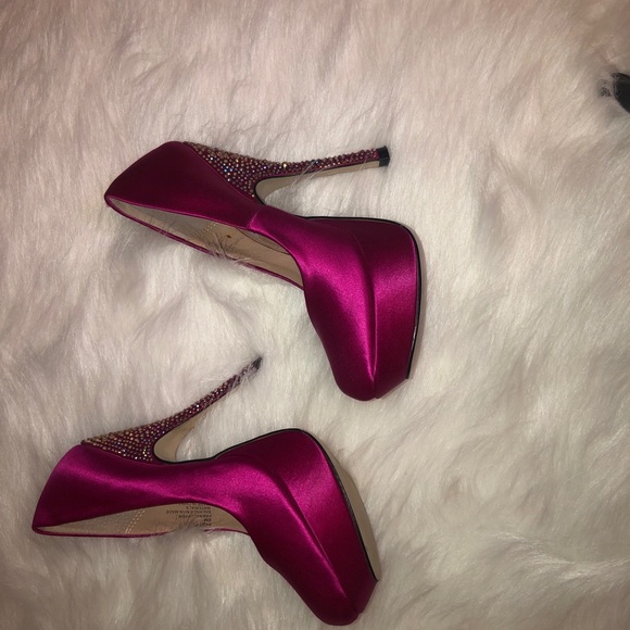 Beautiful party/casual sassy platform. - Picture 3 of 9